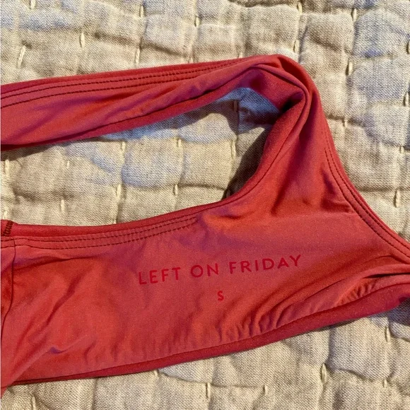 Left on Friday Twist Plunge Front Bikini Top - Picture 4 of 4